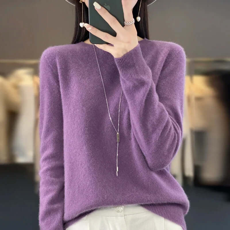 Everyday comfort O-neck women's top, a warm long-sleeve pullover sweater for versatile wear.