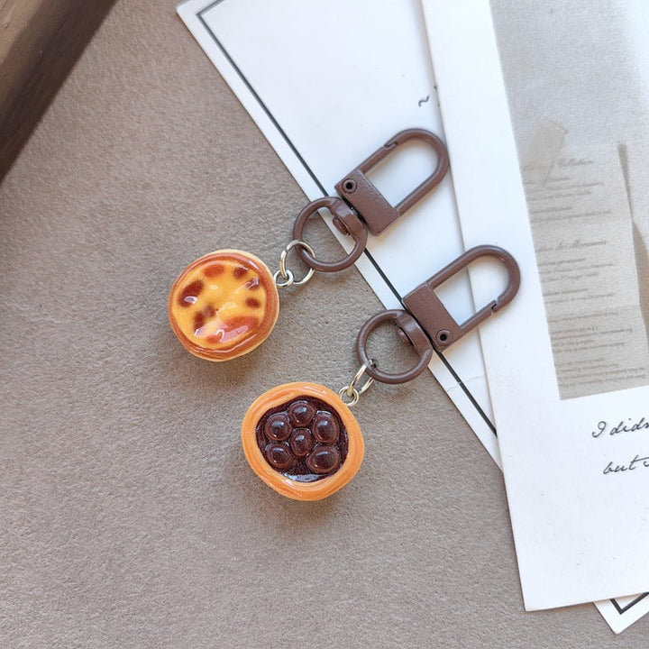 Sweet chocolate cake keychain, a delightful & cute gift idea or party favor. Ideal bag or key accessory.