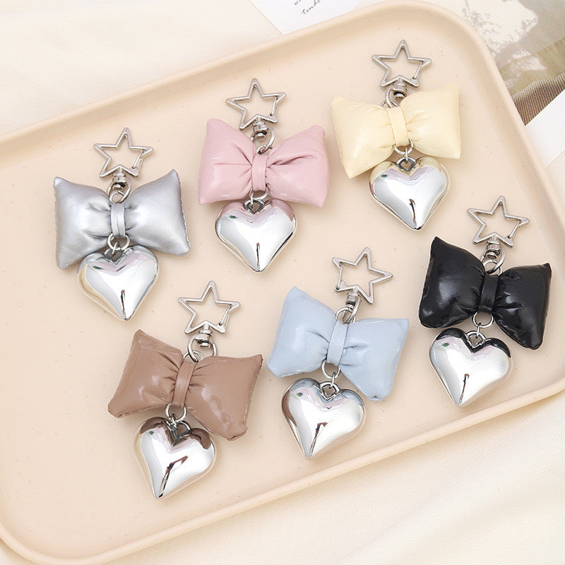 Cute women's bow & heart keychain for bags. Stylish purse charm & key holder, ideal gift.