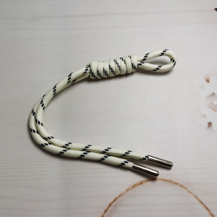 High-strength paracord rope for survival gear, ideal for camping, hiking, and outdoor adventures.