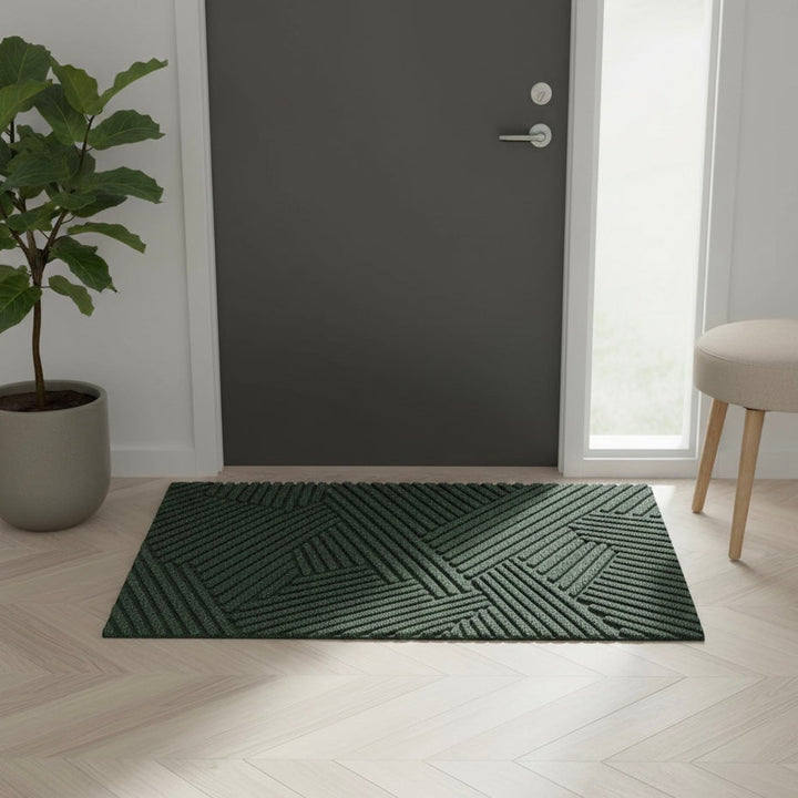 Sustainable polypropylene entrance mat, non-slip & durable for home decor.