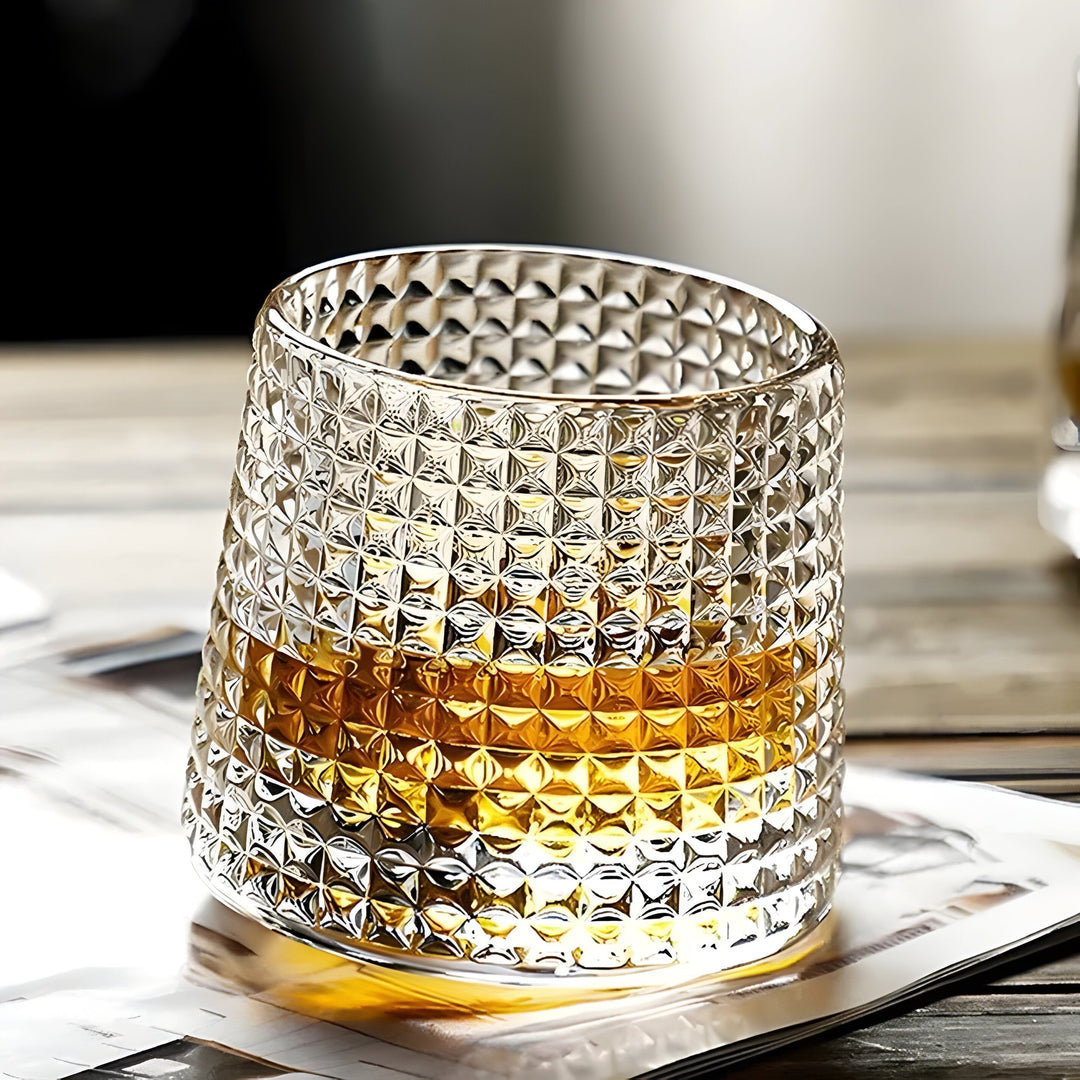 Clear, unique 360° rotating crystal tasting glass for whisky & spirits. Perfect barware for cocktails.