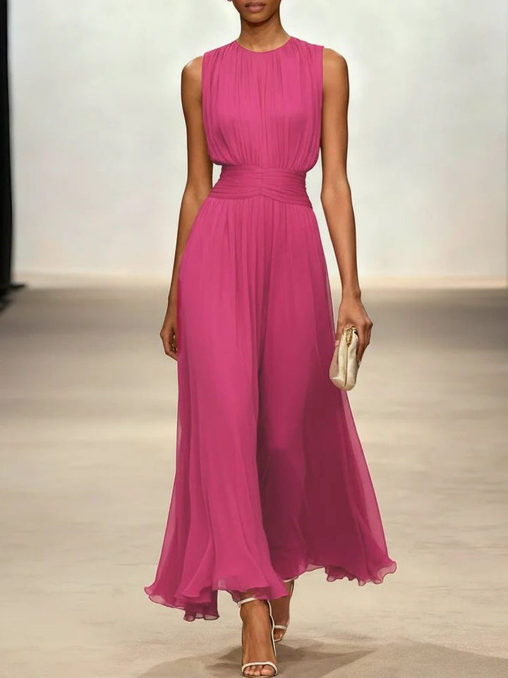 Sleeveless elegant maxi dress, suitable for both formal and special events.