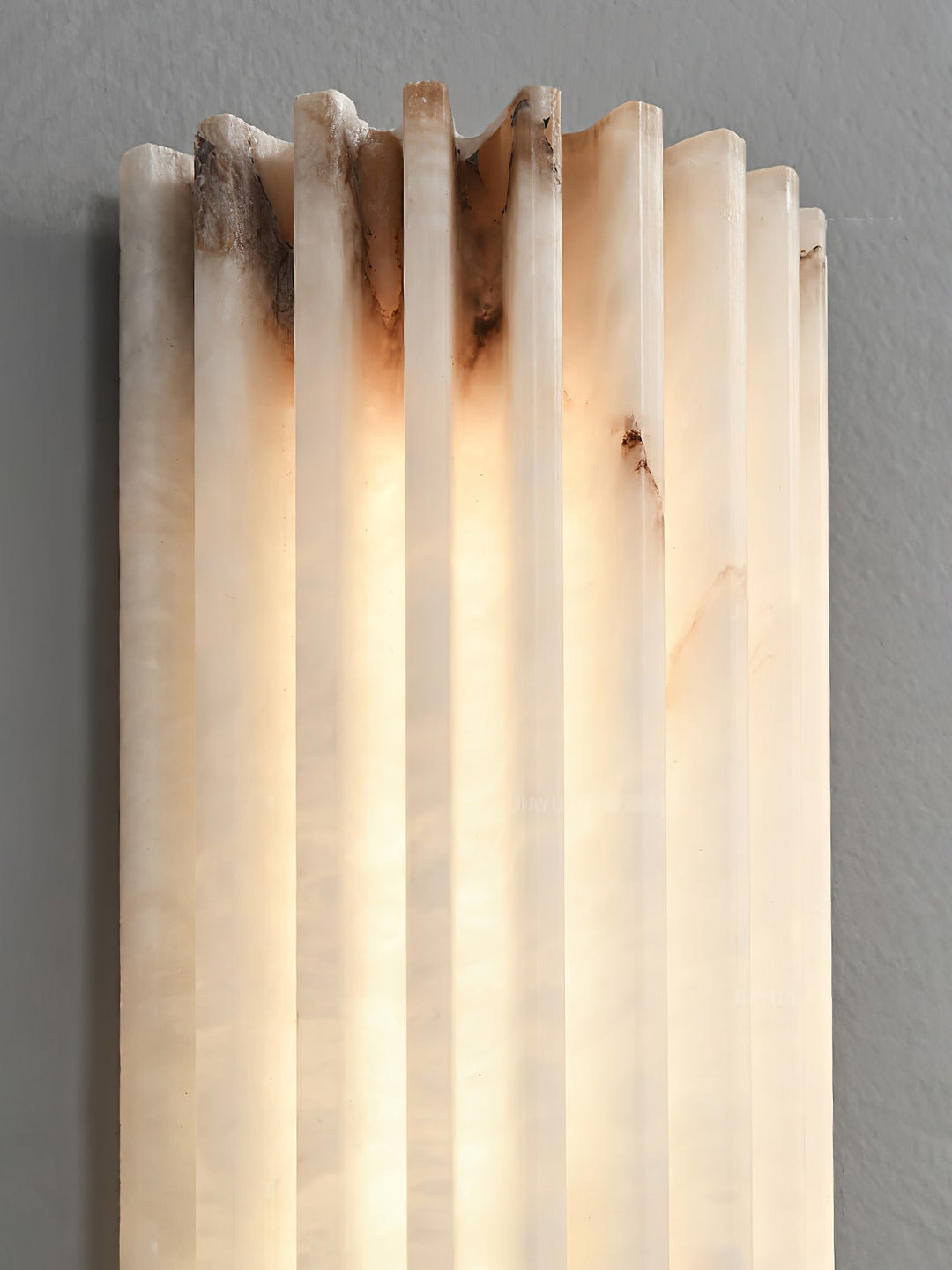 Versatile alabaster wall light, a dimmable LED sconce suitable for various modern home interiors.