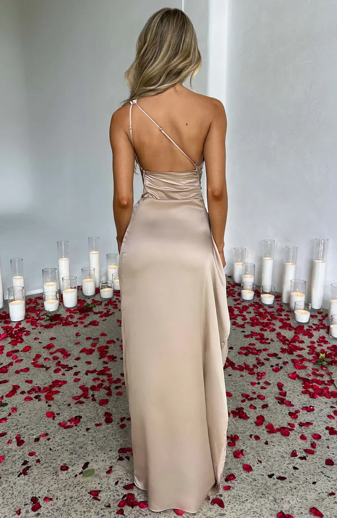 Formal women's party dress: an asymmetric one-shoulder maxi gown for elegant special occasions.
