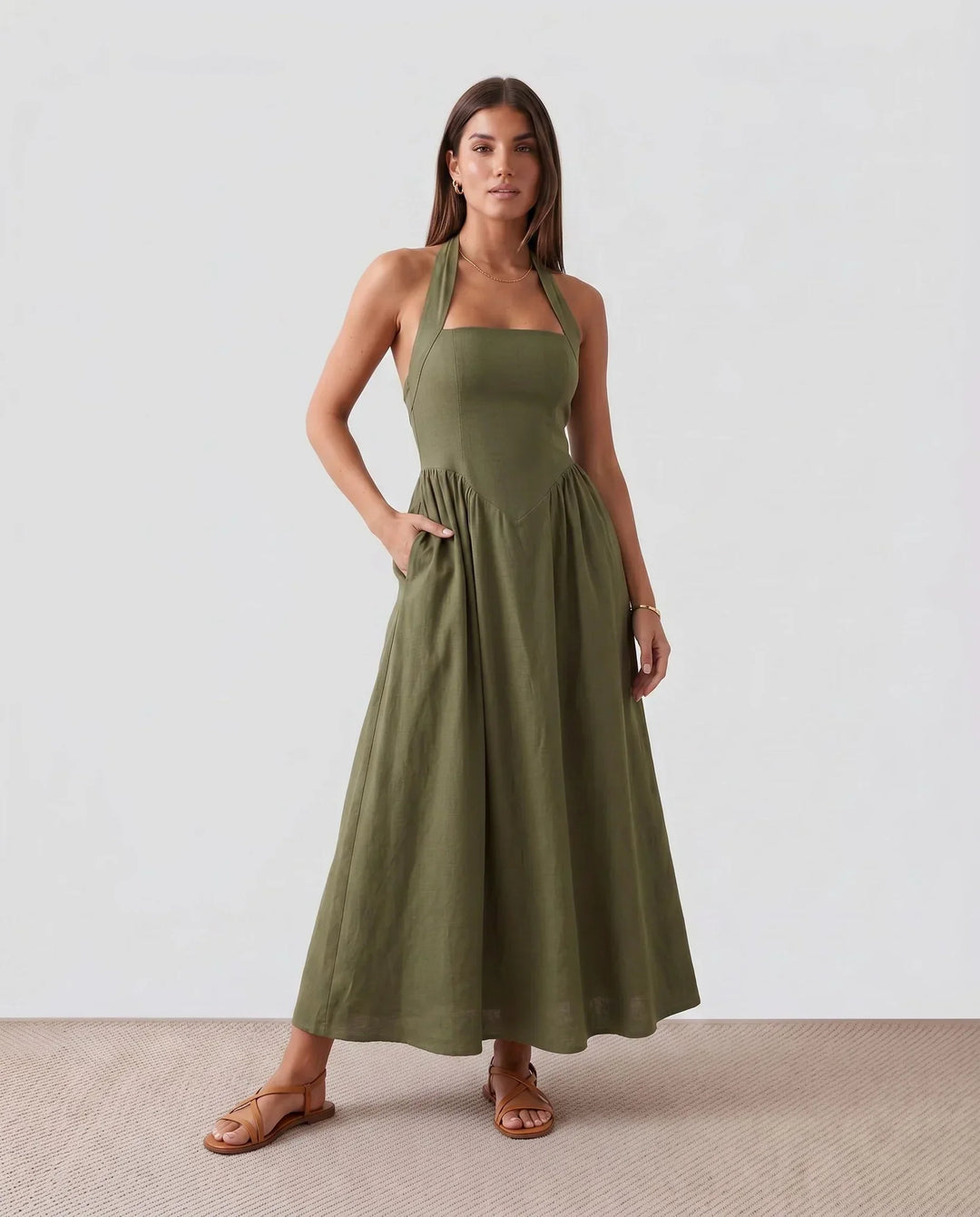 Flowy women's halter maxi dress, Aurora style, featuring a flattering basque waist. Ideal for vacations.