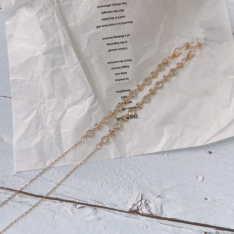 Stylish women's glasses chain featuring vibrant beads & unique charms, perfect for eyewear convenience.