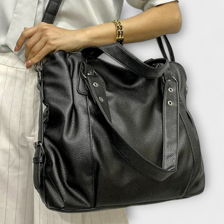 Brown hobo shoulder bag for women, a sophisticated & versatile accessory for daily wear.