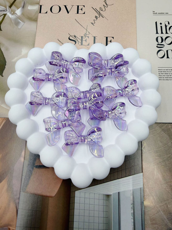 Fashionable acrylic bow hair clip, perfect for women's elegant hairstyles.