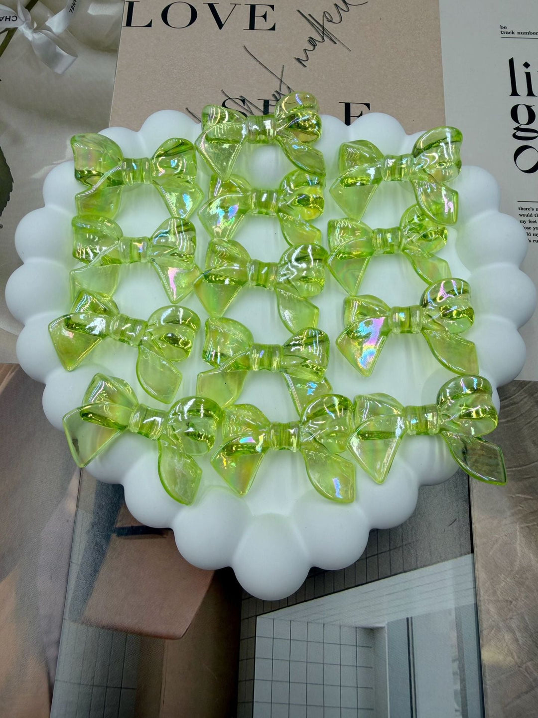 Sophisticated acrylic bow hair clip, various colors, elegant women's fashion.