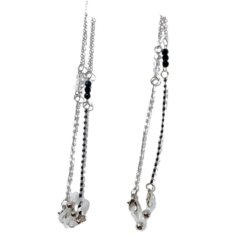 Elegant black pearl glasses chain, an ideal gift for women. Stylish and practical eyewear accessory.