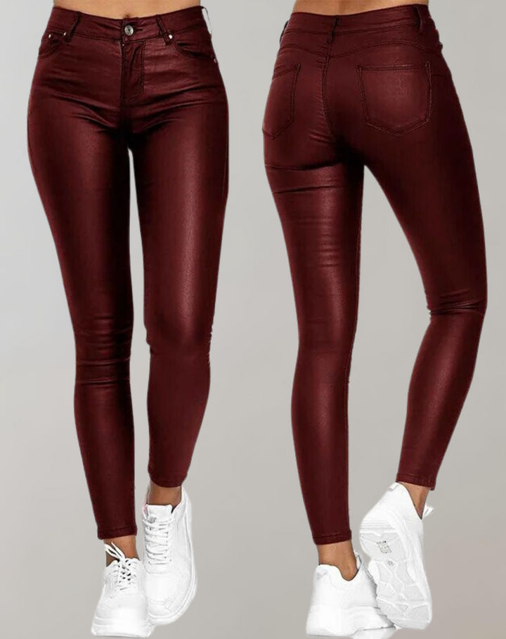 Versatile red women's high-waist skinny pants, combining comfort with modern elegance for a flattering slim fit.
