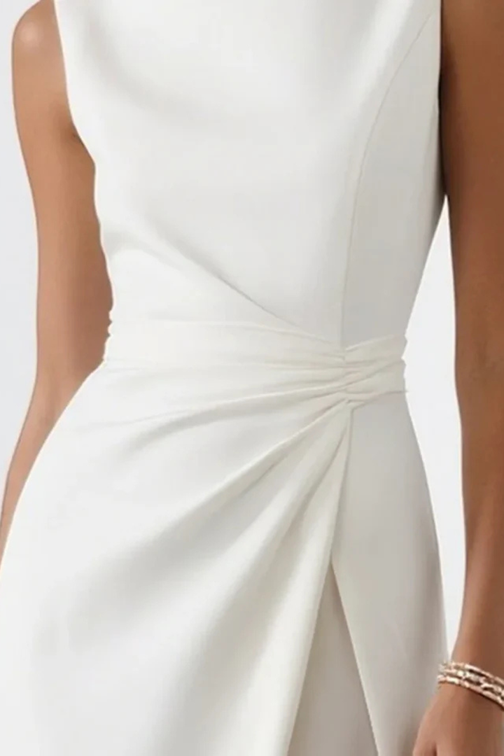 Formal women's boat neck maxi dress, elegant & sleeveless, ideal for wedding guests & special occasion wear.