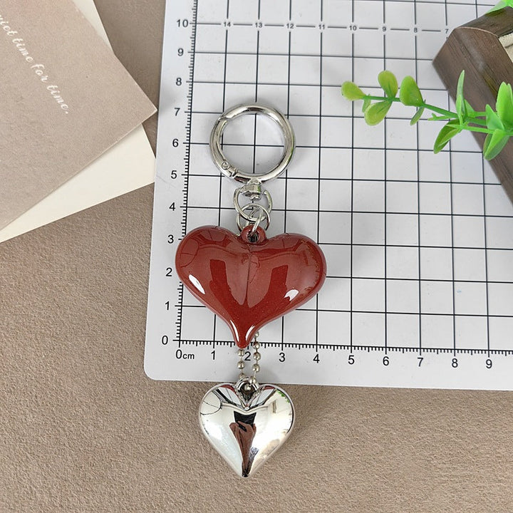Stylish women's bow & heart accessory keychain, enhancing keys and bags with its elegant charm.
