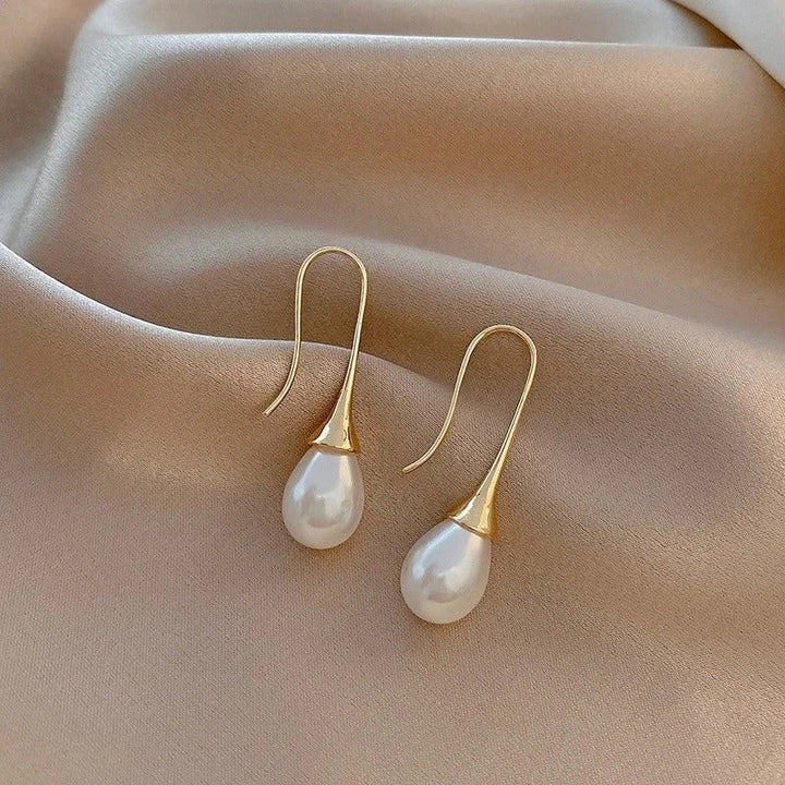 Women's classic pearl drop earrings, a timeless accessory. Hypoallergenic design, ideal for elegant occasions or daily wear.