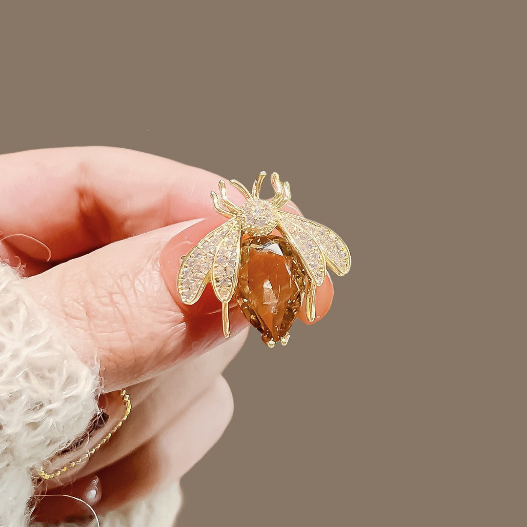 Dazzling crystal bee jewelry pin, an elegant accessory and sparkling gift for women.