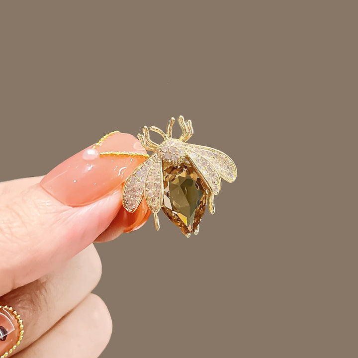 Women's exquisite crystal bee brooch with shimmering accents, a chic fashion lapel pin.