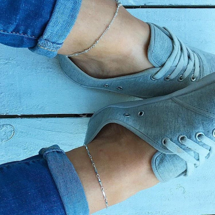 Chic women's delicate chain anklet, elegant foot jewelry. Adjustable for comfort, a stunning fashion accessory.