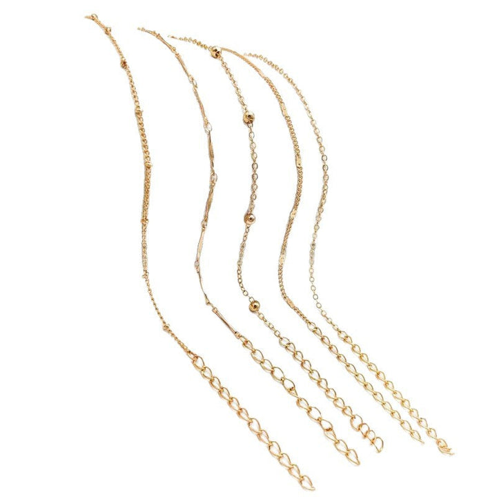 Minimalist dainty chain anklet for women. Elegant and adjustable foot jewelry, a subtle touch of style.