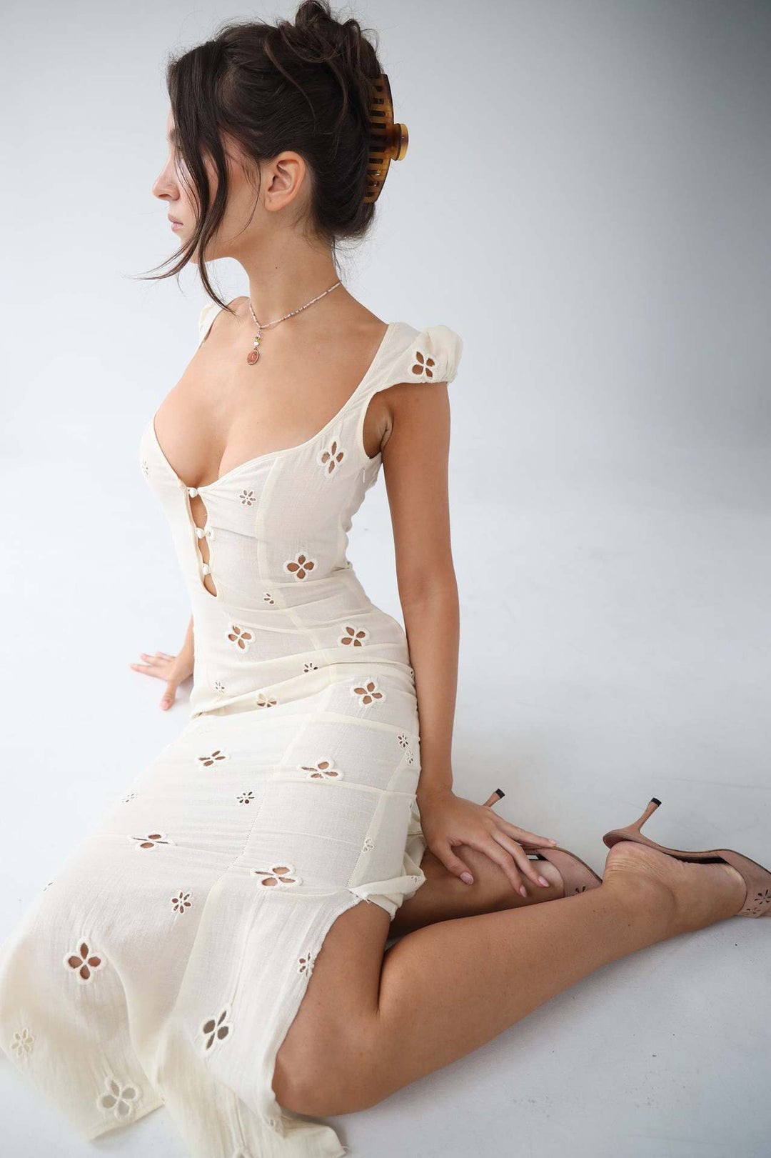 Formal embroidered mermaid wedding dress, ideal for a memorable special occasion.