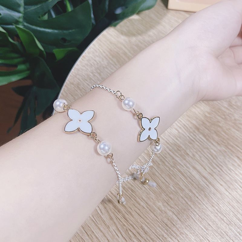 Elegant filigree jewelry band for women, featuring intricate floral designs and delicate craftsmanship.
