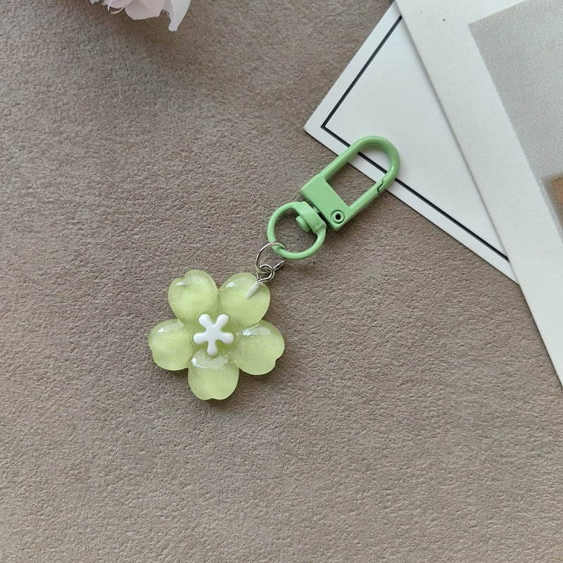 Elegant flower keychain for women, a stylish key holder and fashionable bag charm.