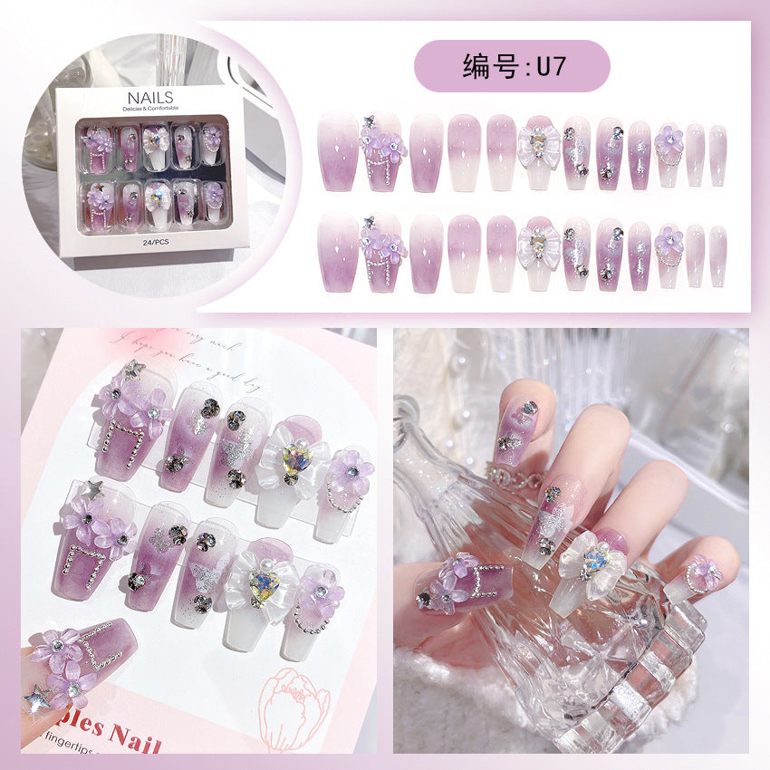 Gorgeous floral press-on fake nails, perfect for an elegant women's manicure. Instant nail art for any occasion.