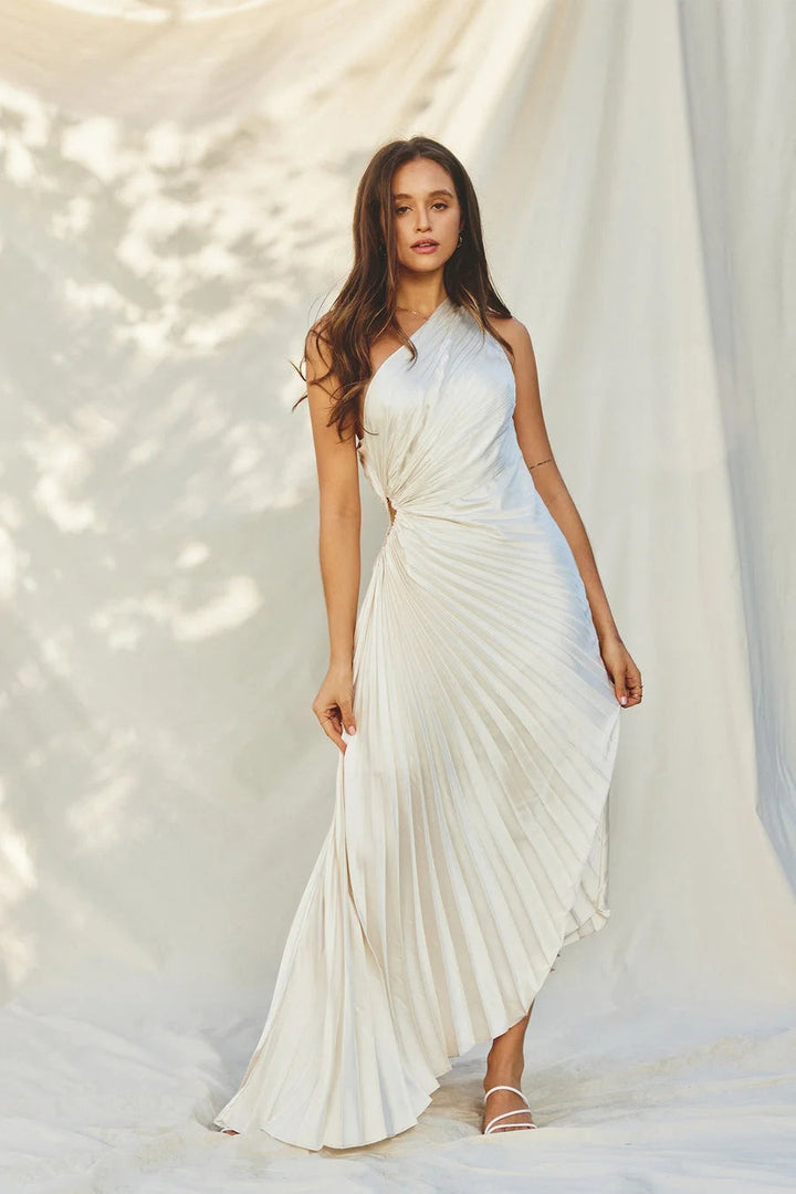 Elegant flowing maxi dress for women, perfect for summer occasions. A comfortable long ladies' fashion.