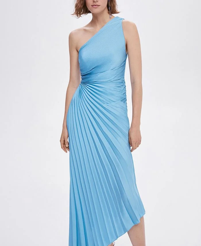 Versatile women's maxi dress, long and flowing, for elegant ladies' fashion. Perfect for summer.