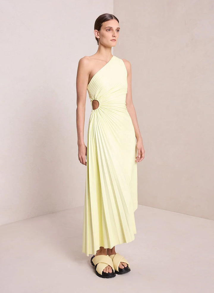 Long elegant flowing maxi dress for women, ideal for various occasions. A comfortable summer style.