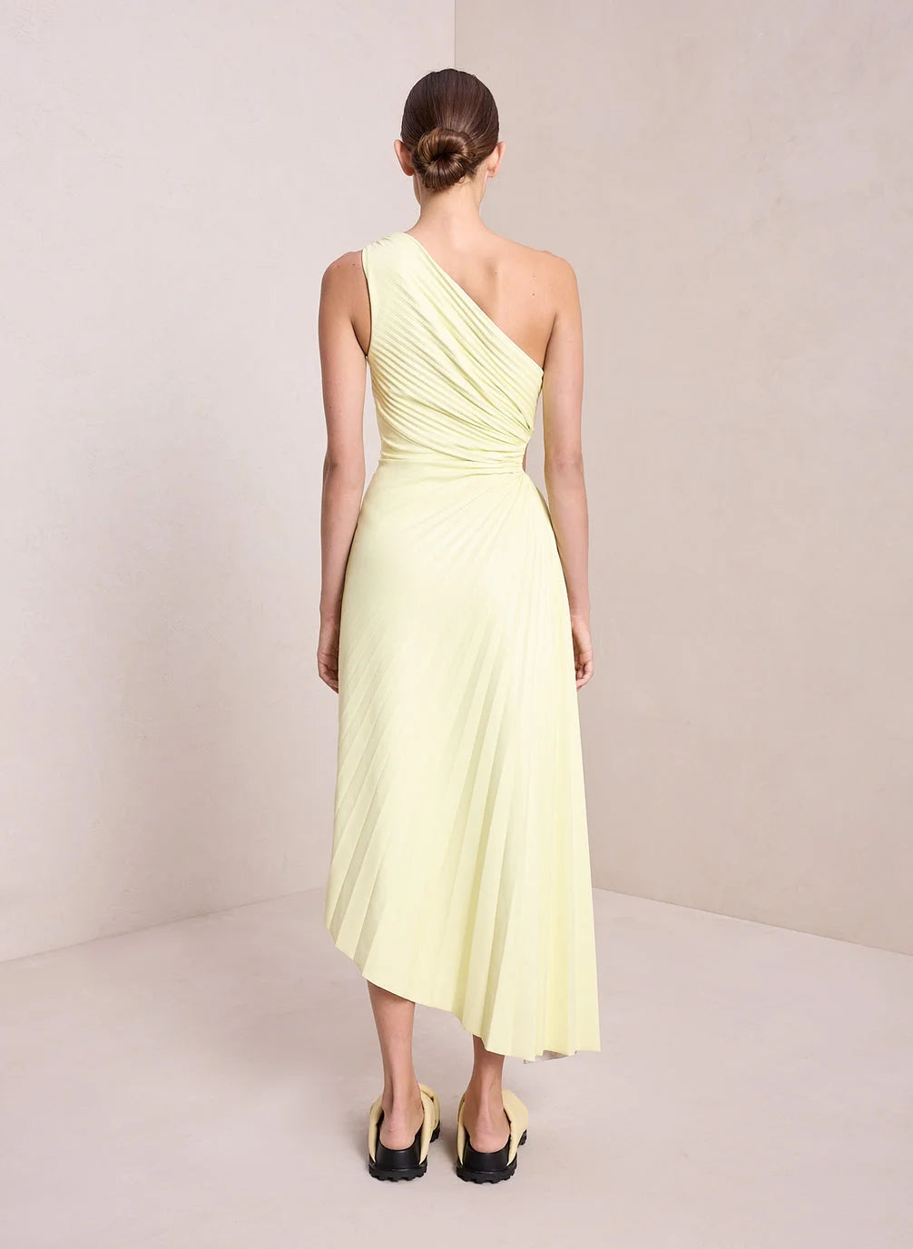 Stylish women's flowing maxi dress, a comfortable summer occasion wear. Elegant and versatile.