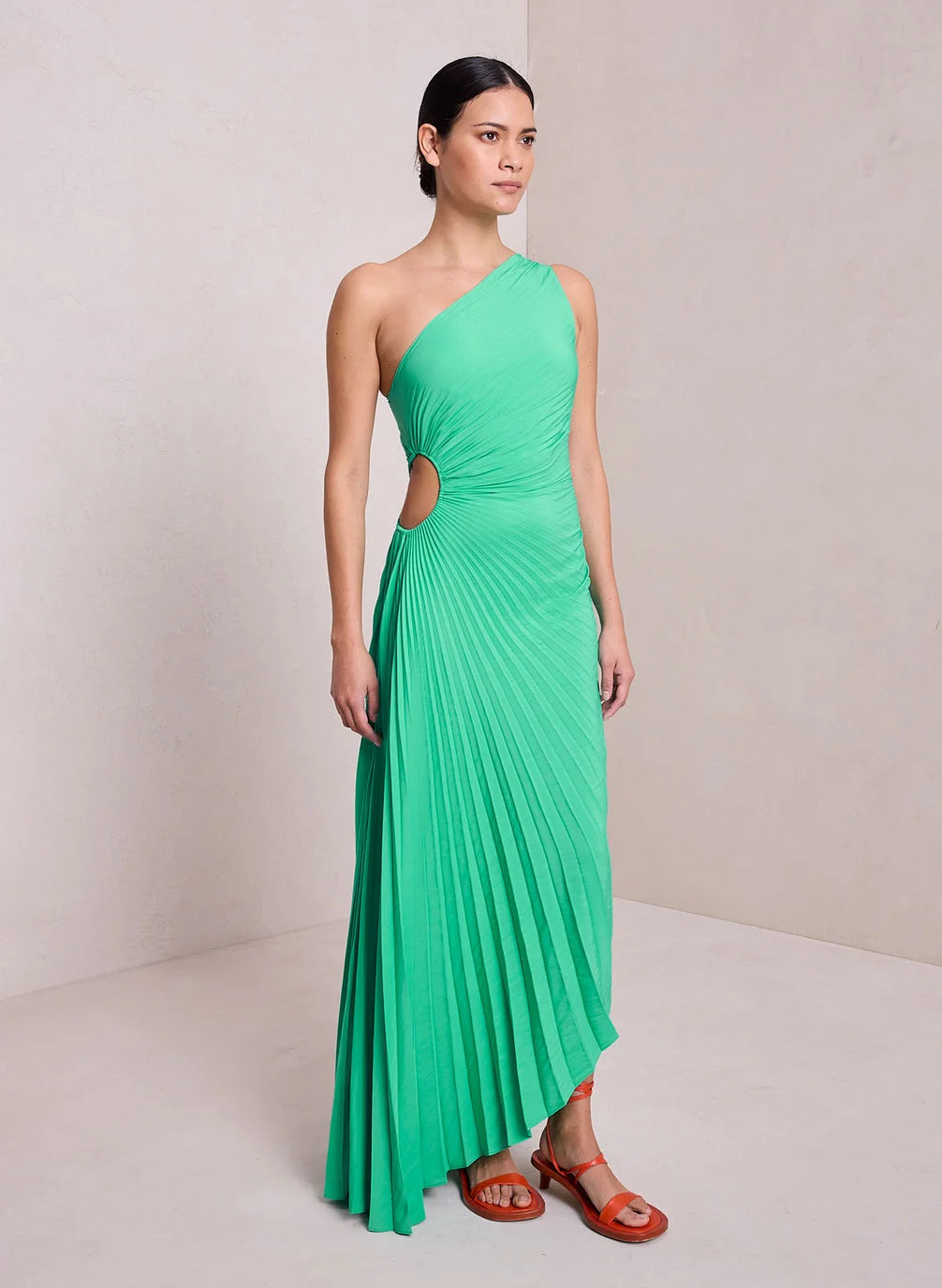 Elegant ladies' flowing summer dress, a versatile maxi style for occasions. Comfortable long design.