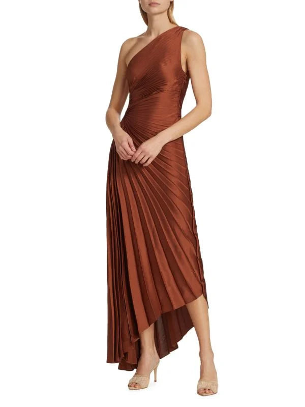 Women's flowing maxi dress, a comfortable and elegant long summer dress. Perfect for ladies' fashion.