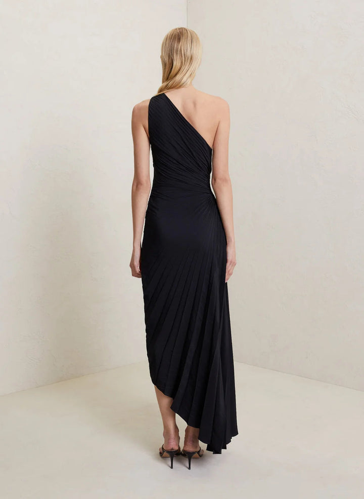 Versatile flowing women's maxi dress, comfortable and elegant for summer. A long ladies' fashion.