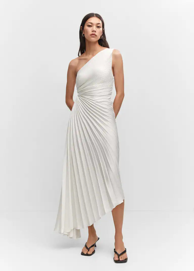 Stylish ladies' flowing maxi dress, an elegant long dress for any occasion. Comfortable women's fashion.