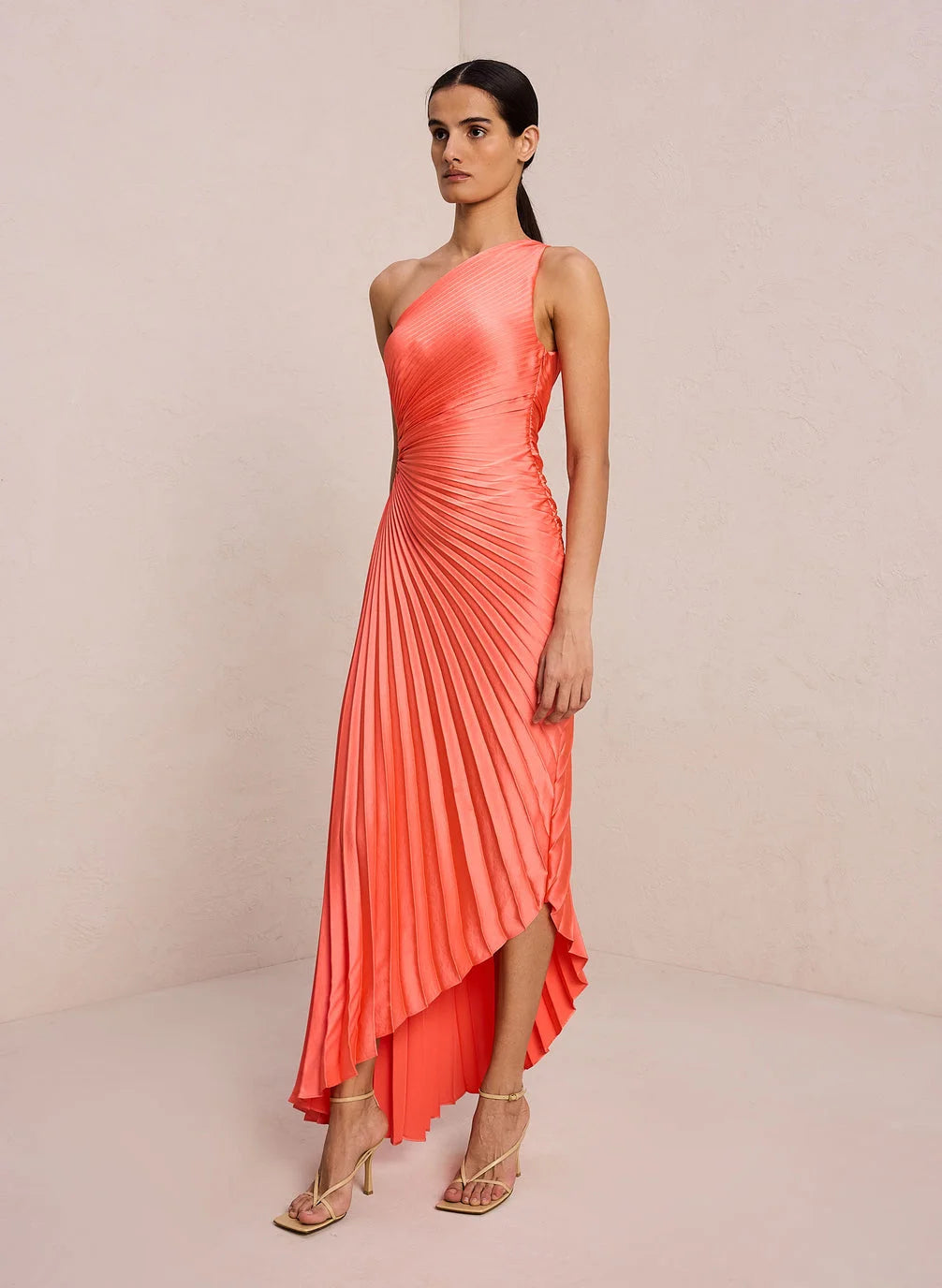 Women's long summer dress, elegant and flowing, offering comfort and style. A versatile maxi.