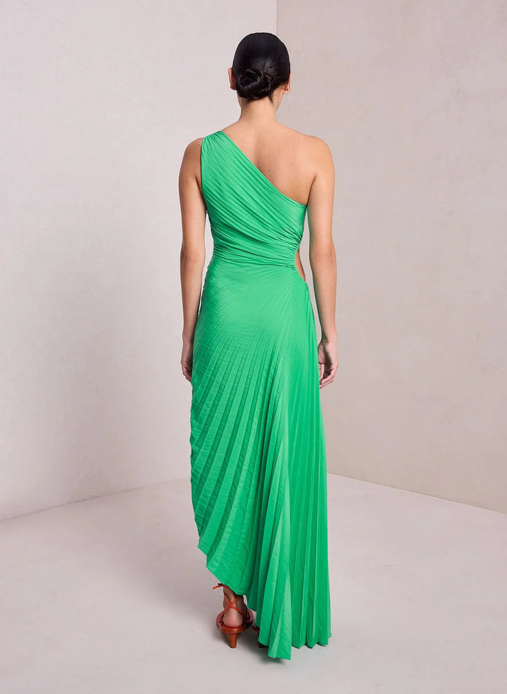 Comfortable women's flowing maxi dress, perfect for summer fashion. An elegant long style.