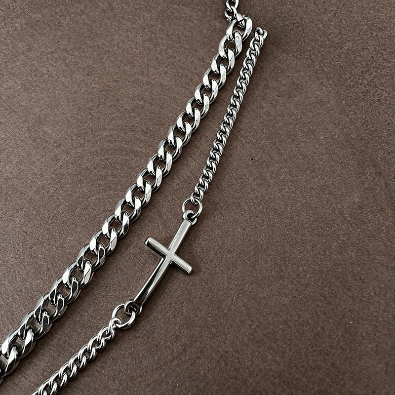 Classic gold chain bracelet featuring a minimalist design, an elegant and timeless jewelry piece for women.