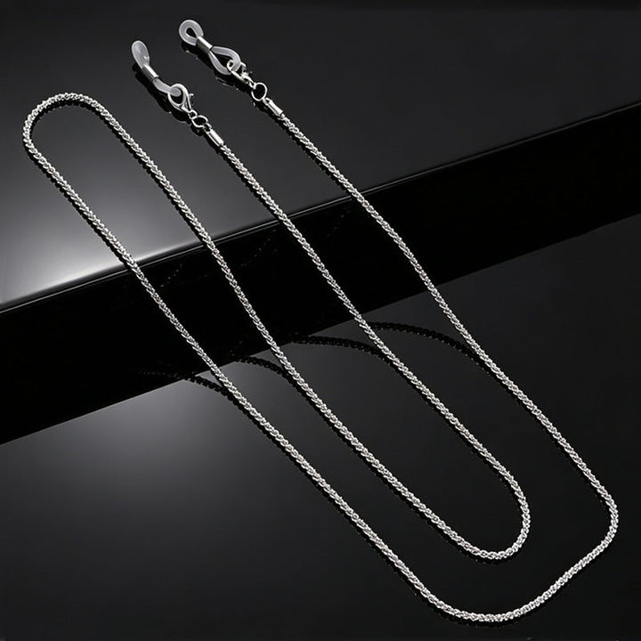 Unisex elegant silver chain necklace, showcasing its refined everyday style.