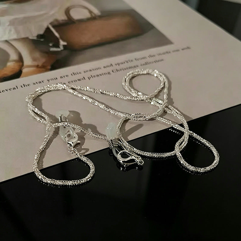 Modern gunmetal chain necklace, unisex. Elegant fashion accessory for a contemporary everyday look.
