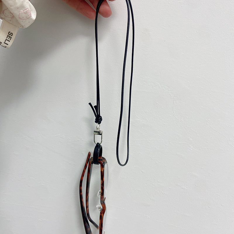 Elegant gold glasses holder chain secures eyewear. Chic accessory for everyday style & fashion.