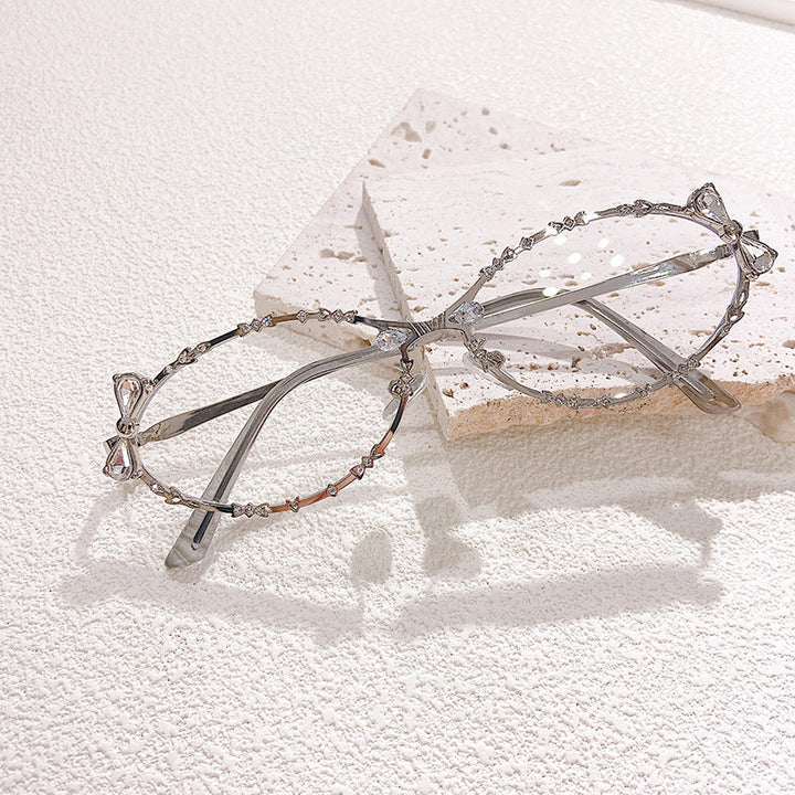 Practical and stylish gold glasses chain, a decorative eyewear strap and convenient holder.