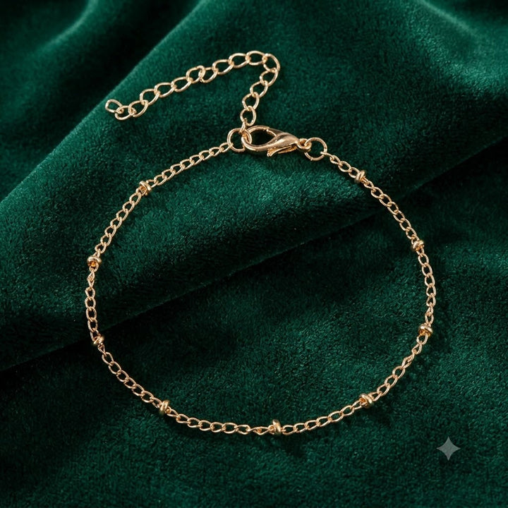 Shiny gold-plated women's bracelet, elegant and classic. A versatile fashion accessory and perfect gift for her.