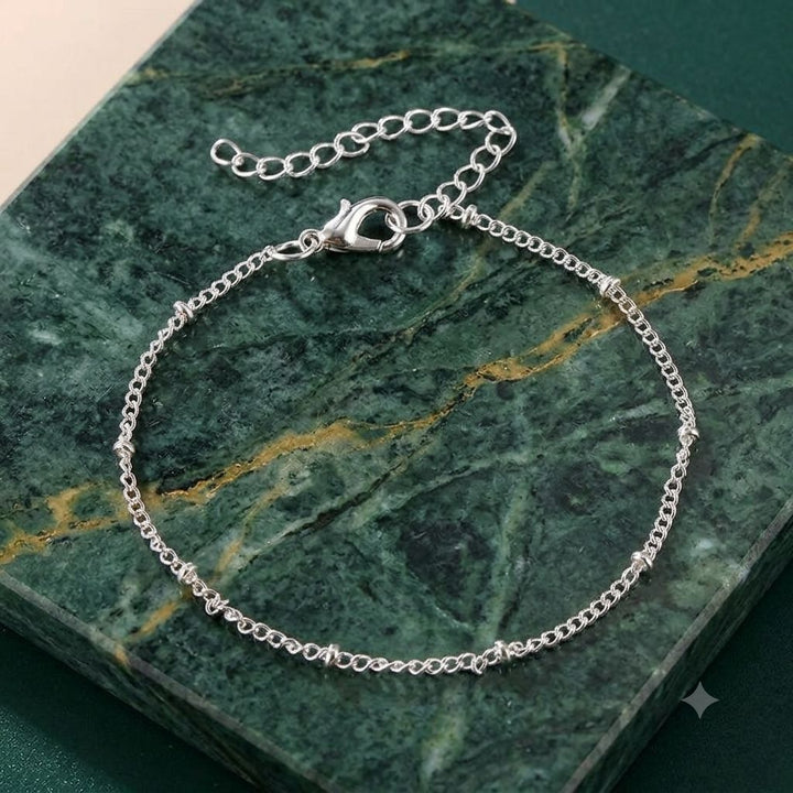Classic gold-plated women's bracelet, elegant and delicate. A timeless fashion accessory, ideal as a thoughtful gift for her.
