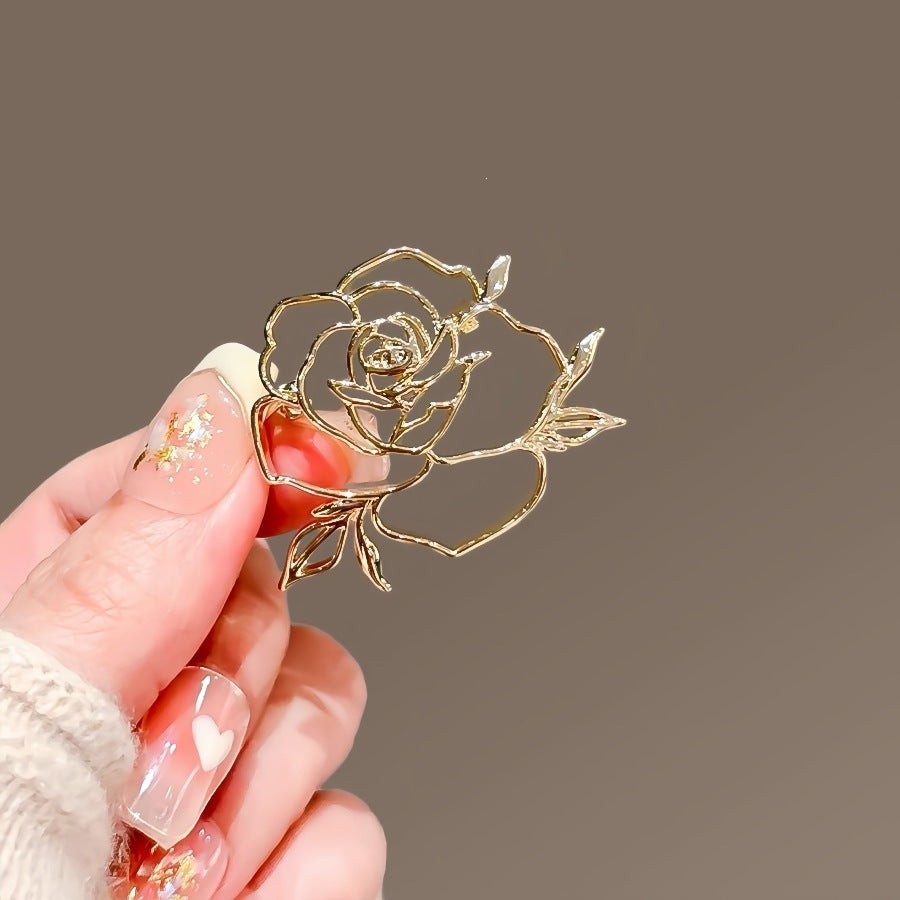 Elegant gold rose flower brooch pin for women, a sophisticated fashion accessory.