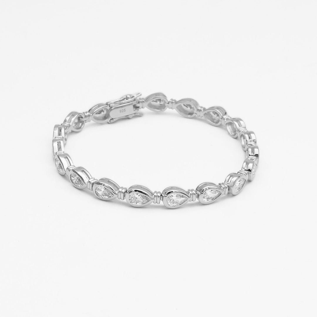 Delicate & elegant women's padel bracelet, gold vermeil & sterling silver, pear stone design. Luxury everyday wear.