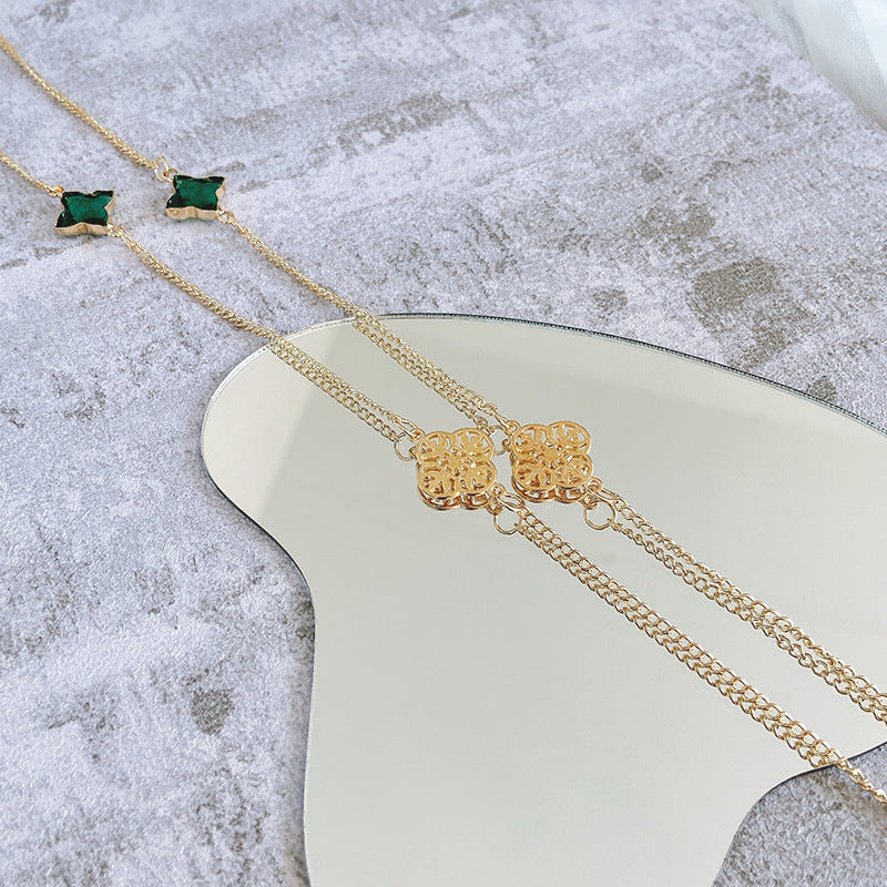 Sparkling green stone statement necklace for women. Elegant fashion jewelry, an ideal gift.