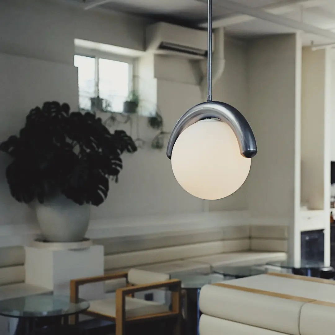 Adjustable linear pendant light, modern design with glass & metal for dining rooms.