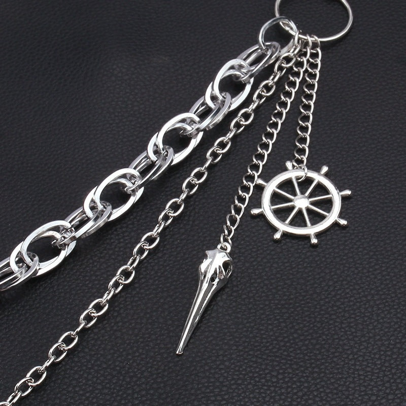 Fashionable nautical keychain, detailed steering wheel charm & durable metal, unique gift for sea enthusiasts.