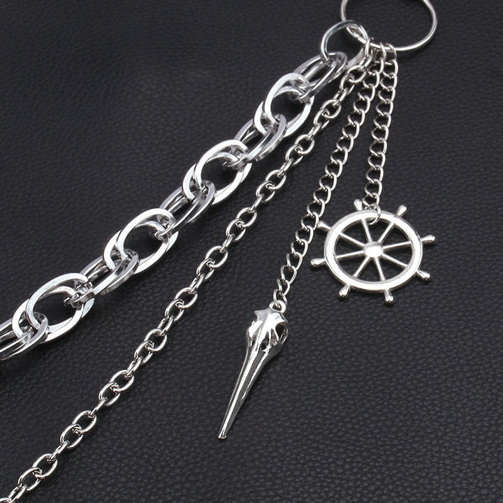 Fashionable nautical keychain, detailed steering wheel charm & durable metal, unique gift for sea enthusiasts.